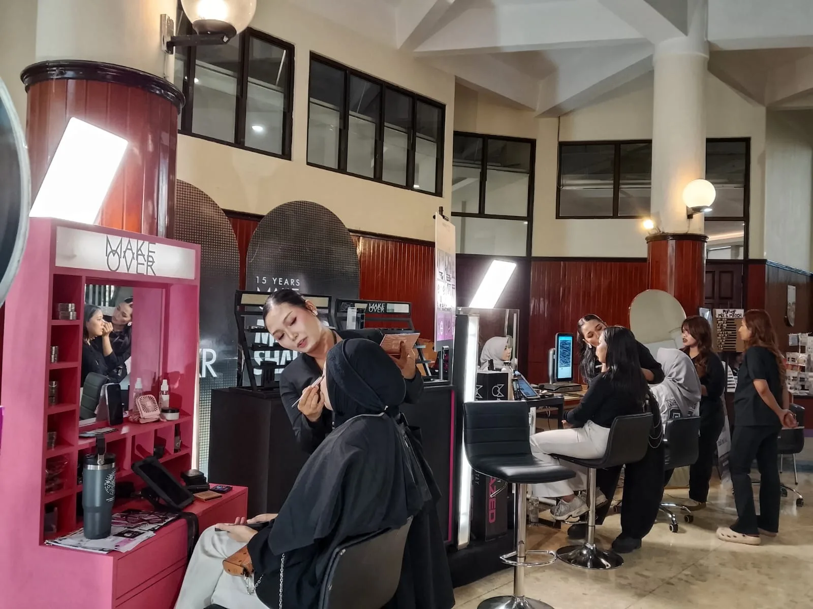 Sesi Face Architect & Hair Studio dalam Make Over Campus Tour 2026: Own Your Frame yang berlangsung di Gedung Widyaloka UB (M Sholeh)