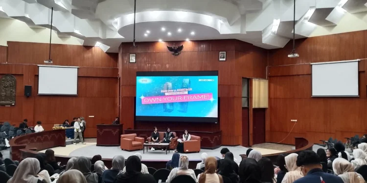Sesi talkshow inspiratif dalam Make Over Campus Tour 2026: Own Your Frame yang berlangsung di Gedung Widyaloka UB (M Sholeh)