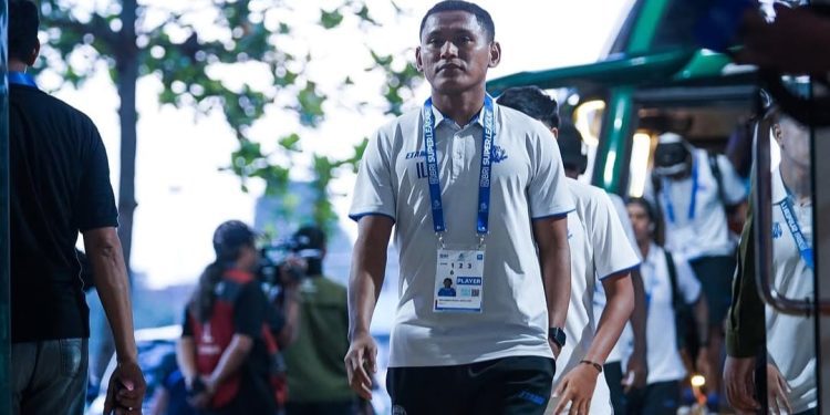 Iksan Lestaluhu akhir kebersamaan dengan Arema FC usai dua musim menjadi bagian penting dari tim. /Foto: Instagram @aremafcofficial