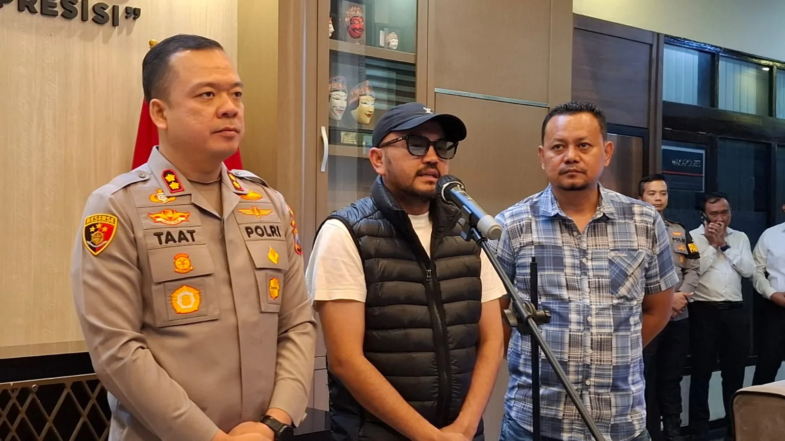 Ketua Presidium Aremania, Ali Rifki saat memberi keterangan pada media. Foto: Aisyah Nawangsari Putri