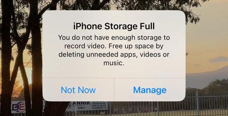 Ilustrasi notifikasi iPhone jika ruang penyimpanannya habis sehingga tidak bisa mengambil gambar memalui kamera. (Foto: Pinterest)