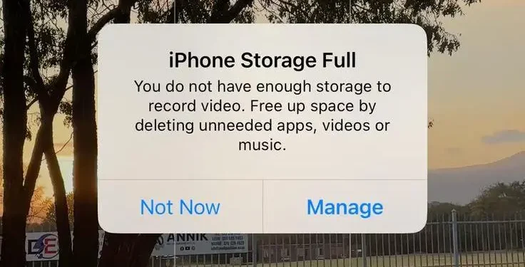 Ilustrasi notifikasi iPhone jika ruang penyimpanannya habis sehingga tidak bisa mengambil gambar memalui kamera. (Foto: Pinterest)