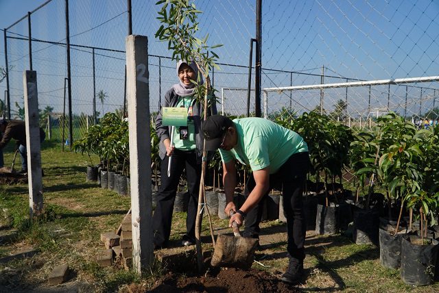 Pegadaian Kanwil XII Surabaya tanam pohon di Malang. Foto/dok. Pegadaian