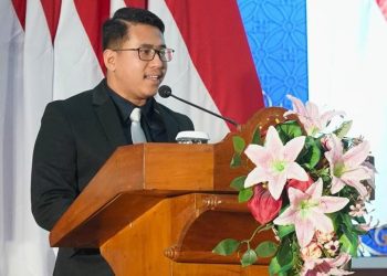 dr Adhya Aji Pratama, putra Rektor Unikama, Prof. Dr. Sudi Dul Aji, M.Si., mengulas sosok ayah dalam pidatonya (dok. Unikama)