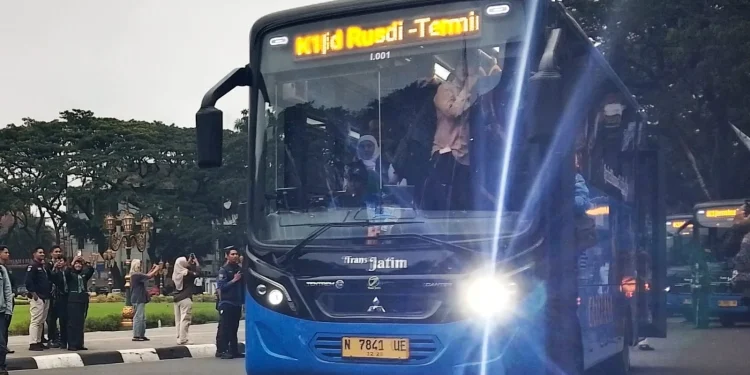 Armada bus Trans Jatim yang sudah beroperasi di Kota Malang. (Foto/M Sholeh)