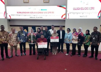 Kemensos serahkan bansos