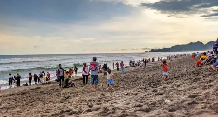 Pantai Ramah Anak di Malang,Wisata Pantai Malang,Kabupaten Malang,Libur Sekolah - Libur Sekolah Semakin Seru! 5 Pantai Ramah Anak di Malang yang Wajib Masuk List Wisata