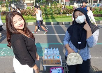 Nadia, Salah Satu Penjual Air Minum di Kawasan CFD (Foto: Nathasya Amalia)