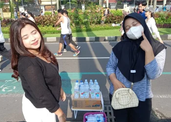 Nadia, Salah Satu Penjual Air Minum di Kawasan CFD (Foto: Nathasya Amalia)