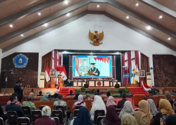 Rektor Unikama, Prof. Dr. Sudi Dul Aji, M.Si., memaparkan orasi ilmiahnya. (Foto/M Sholeh)