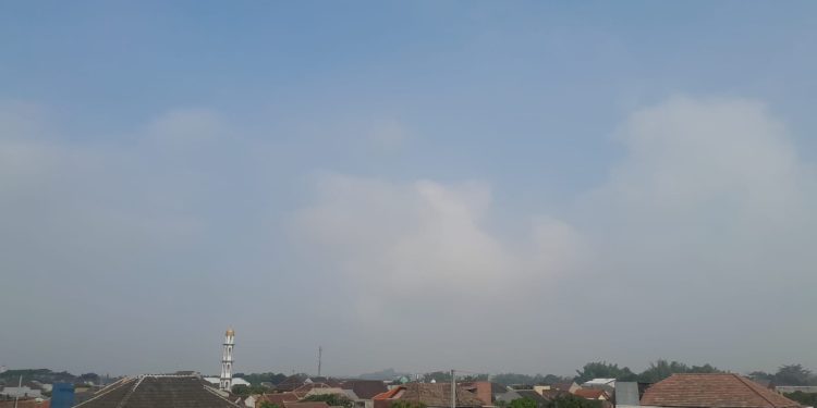 Prakiraan cuaca Malang, khususnya di wilayah Kota Malang pada Rabu, 24 Juni 2026 dalam kondisi udara kabur dan berkabut. /Foto: Tugumalang.id/Bagus Rachmad Saputra.