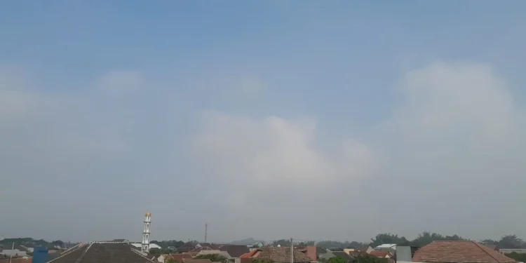 Prakiraan cuaca Malang, khususnya di wilayah Kota Malang pada Rabu, 24 Juni 2026 dalam kondisi udara kabur dan berkabut. /Foto: Tugumalang.id/Bagus Rachmad Saputra.