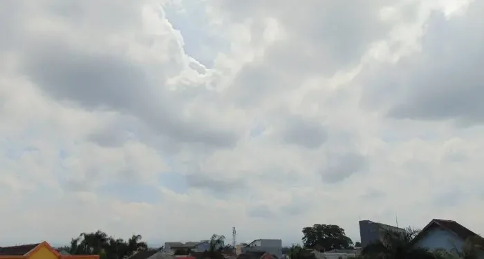 Prakiraan cuaca Malang, khususnya di wilayah Kota Malang pada Sabtu, 20 Juni 2026 didominasi kondisi udara kabur. /Foto: Tugumalang.id/Bagus Rachmad Saputra.