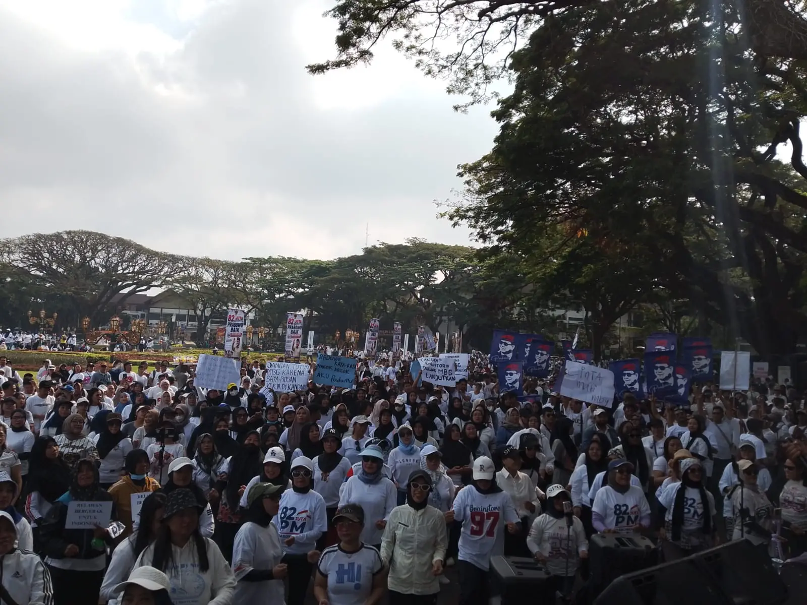 Simpatisan pendukung MBG bersenam ria di Kota Malang (M Sholeh)