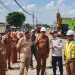 Wali Kota Malang, Wahyu Hidayat meninjau pembangunan jalan kembar di Pasar Induk Gadang. (Foto/M Sholeh)