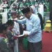 Rektor Unisma Prof. Junaidi saat memberikan santunan kepada ribuan anak yatim dan dhuafa. Foto: Azmy