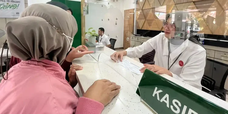 Antusiasme masyarakat terhadap program Cicil Emas dan Tabungan Emas di Pegadaian Cabang Blimbing Malang cukup tinggi. /Foto: Tugumalang.id/Bagus Rachmad Saputra.