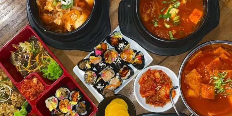 Beberapa menu makanan Korea di Chef Kim. (Foto: Instagram/ @cemalcemilrandom)