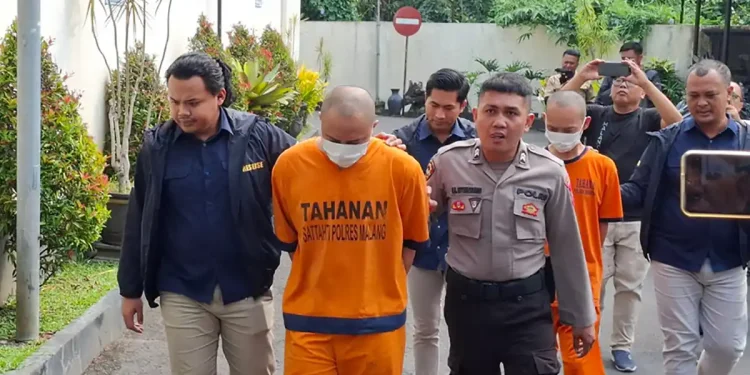 Pelaku penipuan