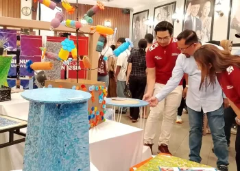 Daur ulang sampah plastik