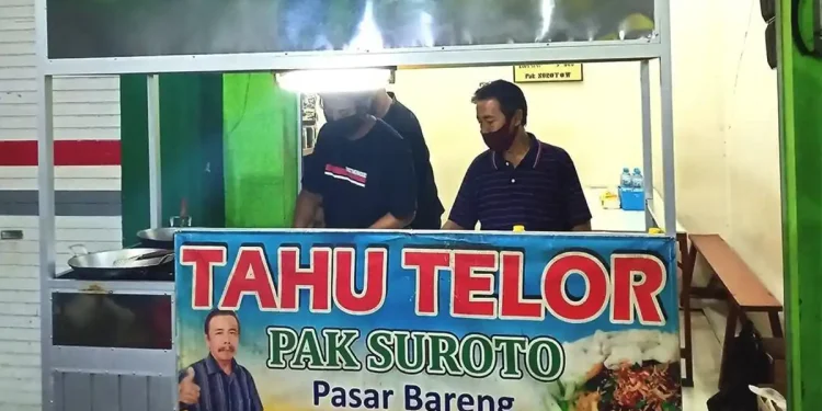 Suasana warung Tahu Telor Pak Suroto. (Foto: Instagram/ @qulinerya)
