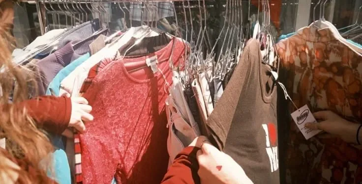 3 Alasan Generasi Muda Memilih Belanja Thrifting