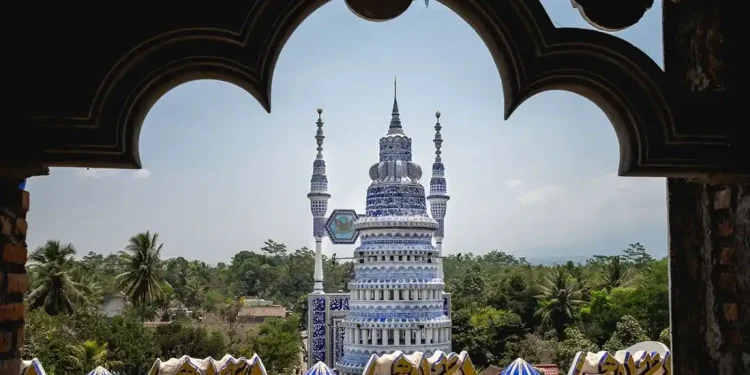 7 Destinasi Wisata Rohani di Malang, Dari Masjid Tiban hingga Desa Wisata Peniwen