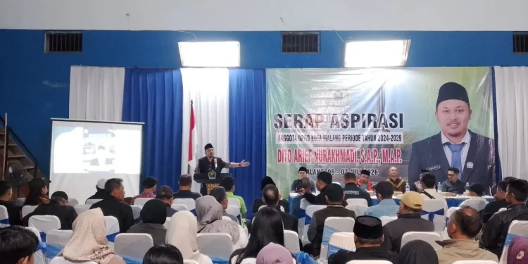 Anggota DPRD Kota Malang, Dito Arief Nurakhmadi saat melakukan serap aspirasi di wilayah Lowokwaru. (Foto/M Sholeh)