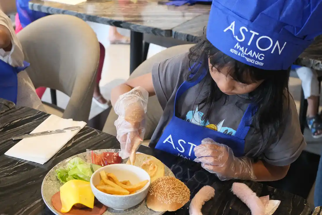 Aston Malang Gelar Burger & Splash Kids Cooking Class Sambut Hari Anak Nasional