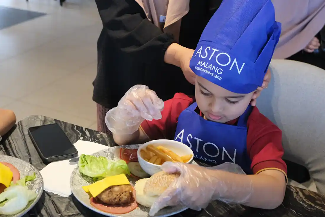 Aston Malang Gelar Burger & Splash Kids Cooking Class Sambut Hari Anak Nasional