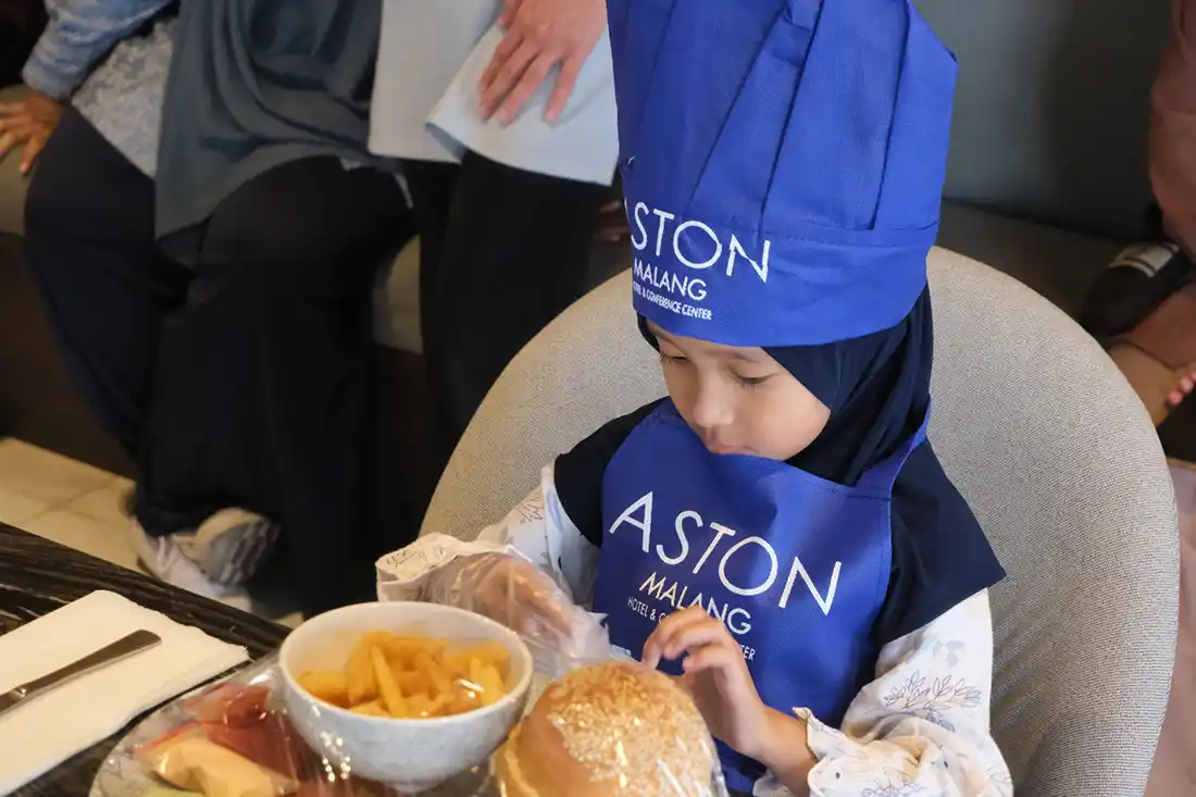 Aston Malang Gelar Burger & Splash Kids Cooking Class Sambut Hari Anak Nasional