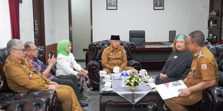 Bupati Malang Sambut Edukator asal Singapura, Siap Beri Motivasi dan Pembelajaran Bahasa Inggris di SMPN 4 Kepanjen