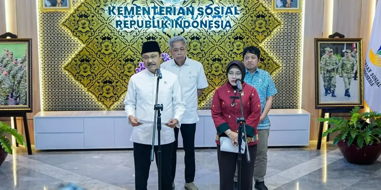 Menteri Sosial Saifullah Yusuf (Gus Ipul) bersama Kepala Badan Pusat Statistik (BPS) Amalia Adininggar Widyasanti. Foto/dok