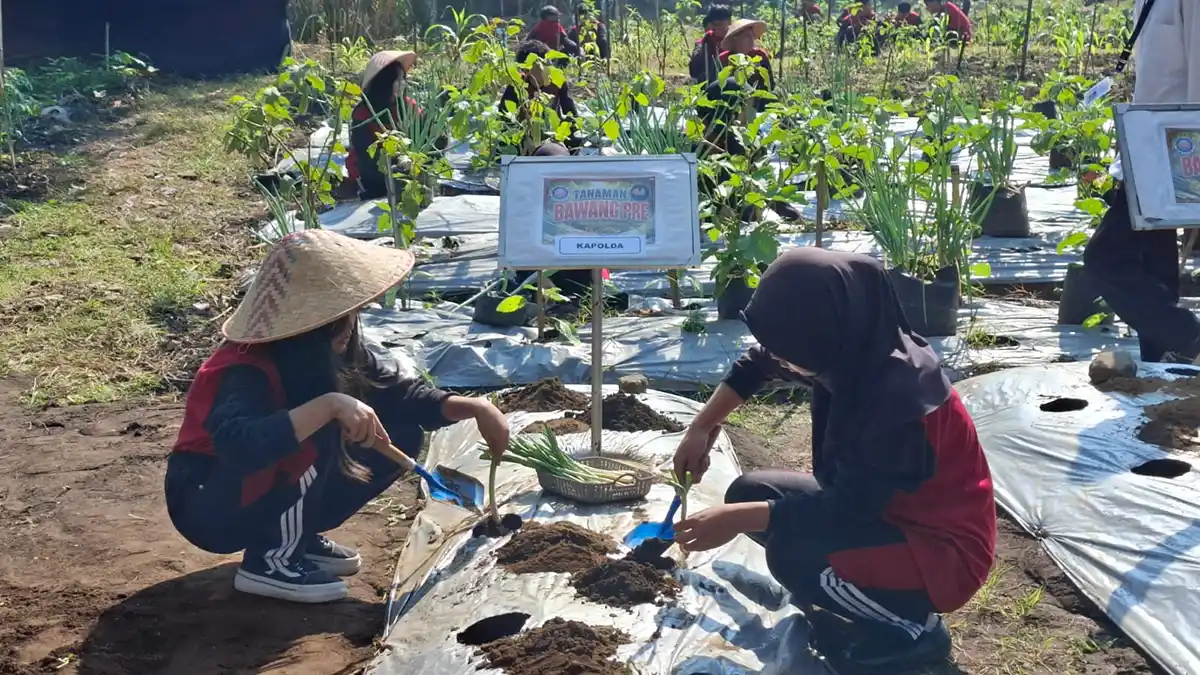 Dindik Jatim Dorong Sekolah Jadi Laboratorium Ketahanan Pangan Lewat Program SIKAP