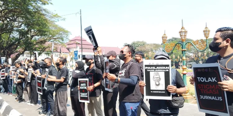 Disebut Londo Ireng oleh Prabowo, Jurnalis Malang Raya Gelar Aksi Demo