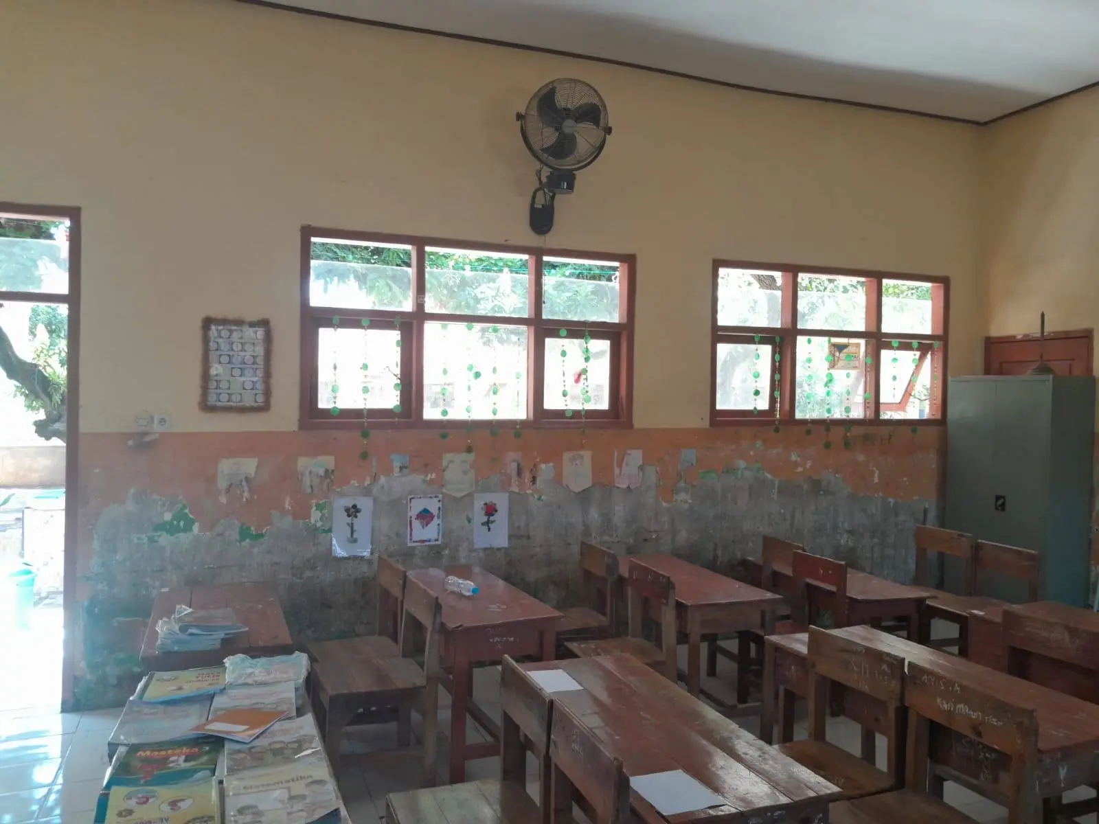 Dukung Pemulihan Fasilitas Pendidikan, Pegadaian Besuki Salurkan Bantuan Bencana Banjir untuk SDN 1 Kalianget Situbondo