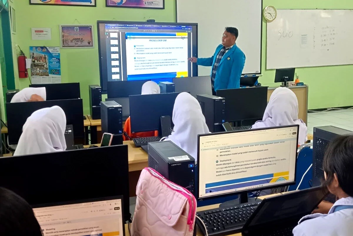 Gandeng SMKN 2 Singosari, Dosen dan Mahasiswa ITN Malang Latih 106 Siswa Kuasai Python dan Sains Data