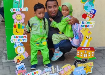 Gerakan Ayah Mengantar Anak Warnai MPLS Ramah di PAUD IT Insan Permata Malang