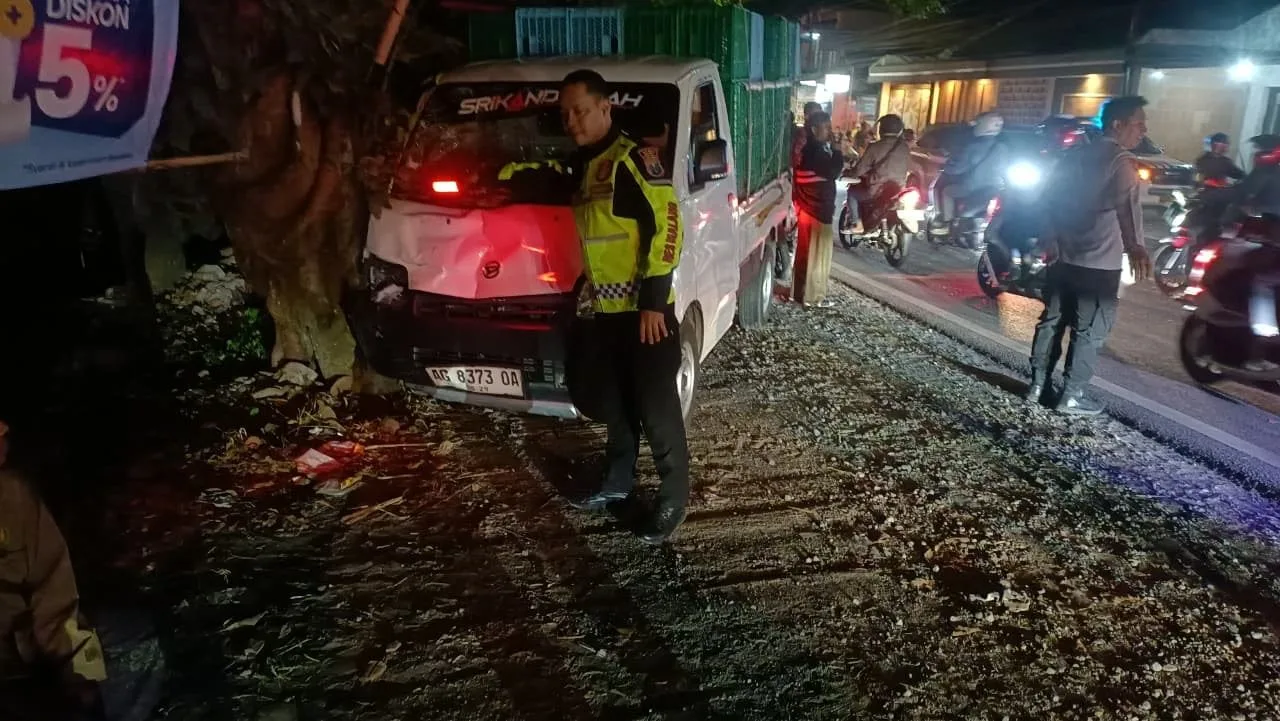 Granmax Tabrak Truk Tangki dan Dua Motor di Pakisaji, Empat Orang Terluka