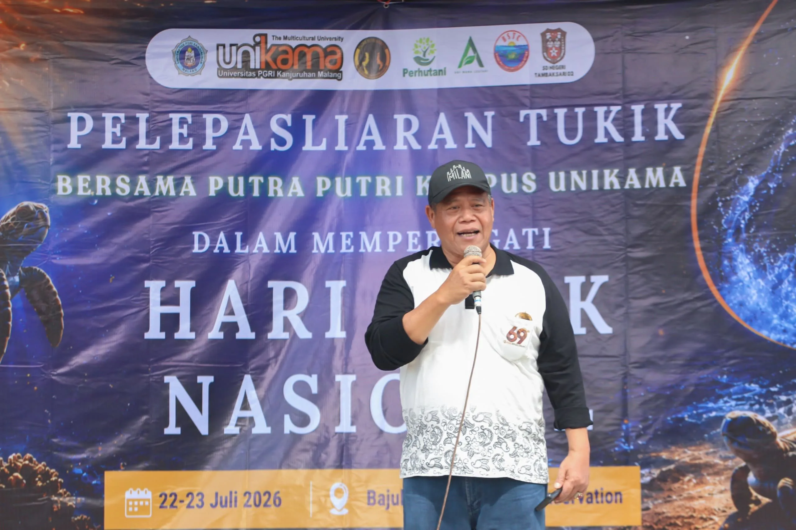 Lepas Tukik,Unikama,hari anak nasional - Hari Anak Nasional, Unikama Ajak Siswa SD Lepas Tukik dan Tanam Mangrove di Pantai Bajulmati