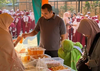 Hari Pertama Sekolah, Rendra Masdrajad Safaat Ajak Ayah Lebih Aktif Dampingi Anak