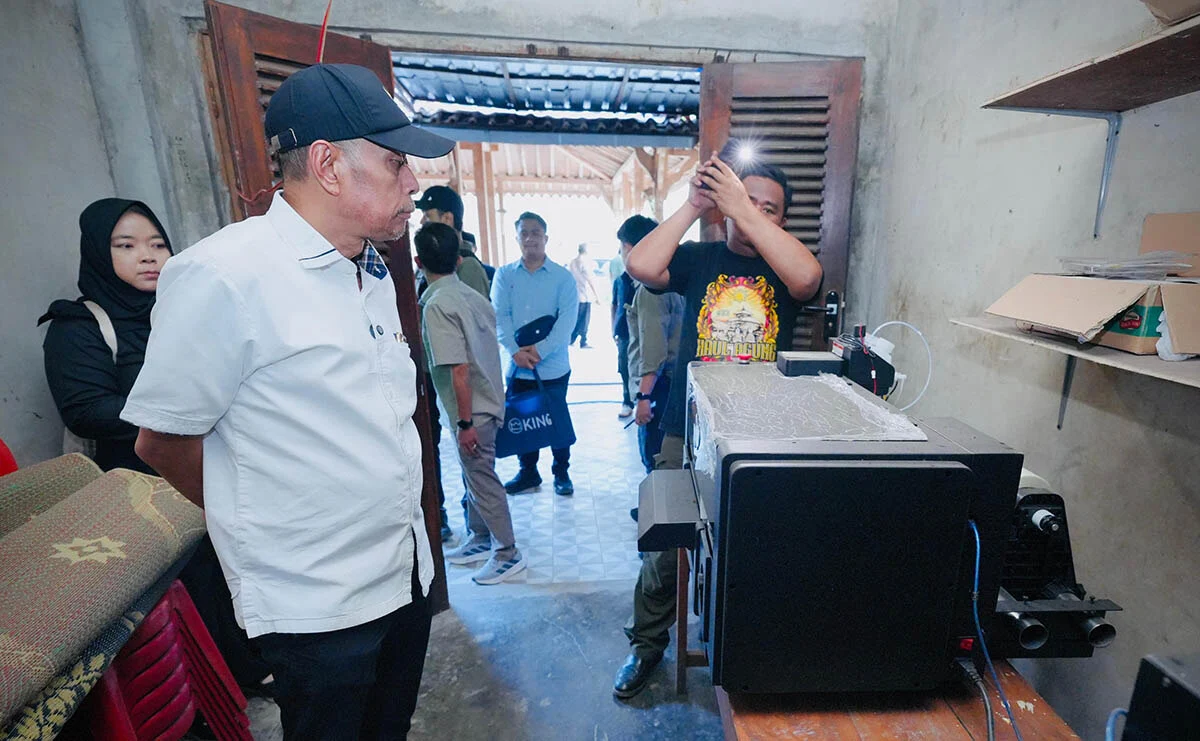 Kemensos dan Bank Mandiri Perkuat UMKM Desa Karanganyar dengan Bantuan Usaha Sablon