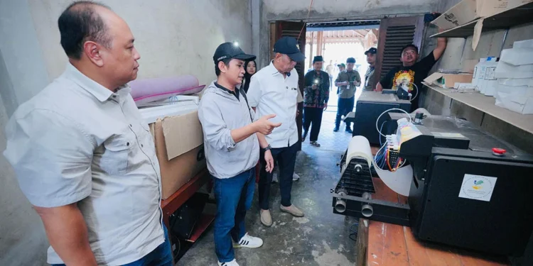 Kemensos dan Bank Mandiri Perkuat UMKM Desa Karanganyar dengan Bantuan Usaha Sablon
