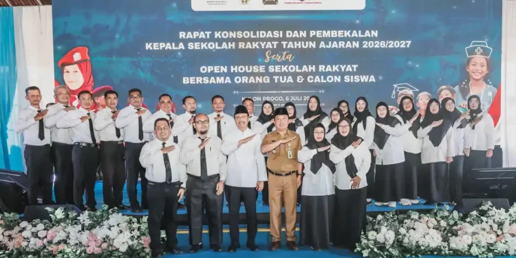 Rapat Konsolidasi dan Pembekalan Kepala Sekolah Rakyat