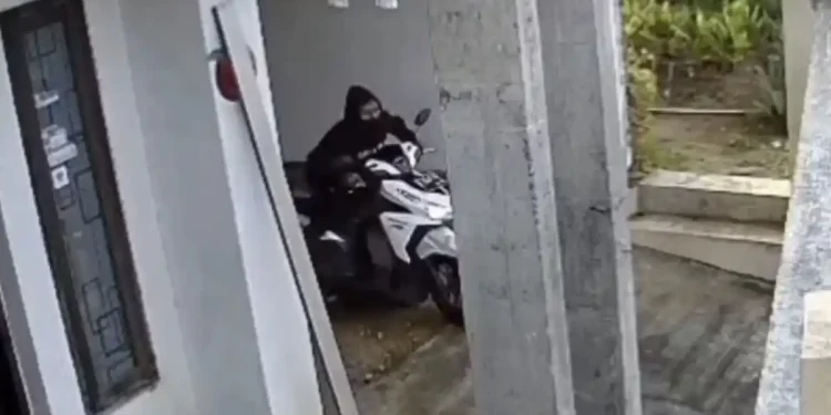 Komplotan Curanmor Beraksi di Desa Sumberbrantas Kota Batu, Terekam CCTV