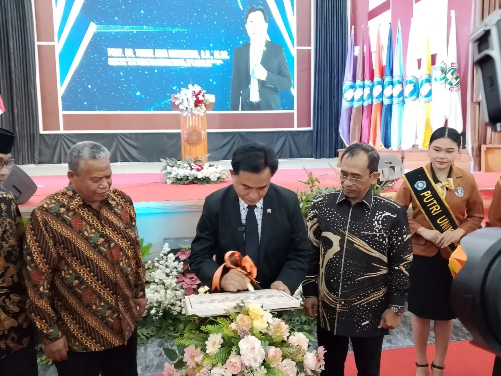 Menko Yusril Resmikan Pusat Kajian Konstitusi dan Demokrasi di Unikama