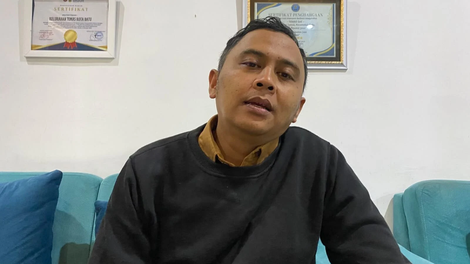 Ngamuk Tanpa Sebab, Pria ODGJ di Kota Batu Bacok Tetangganya hingga Luka Parah