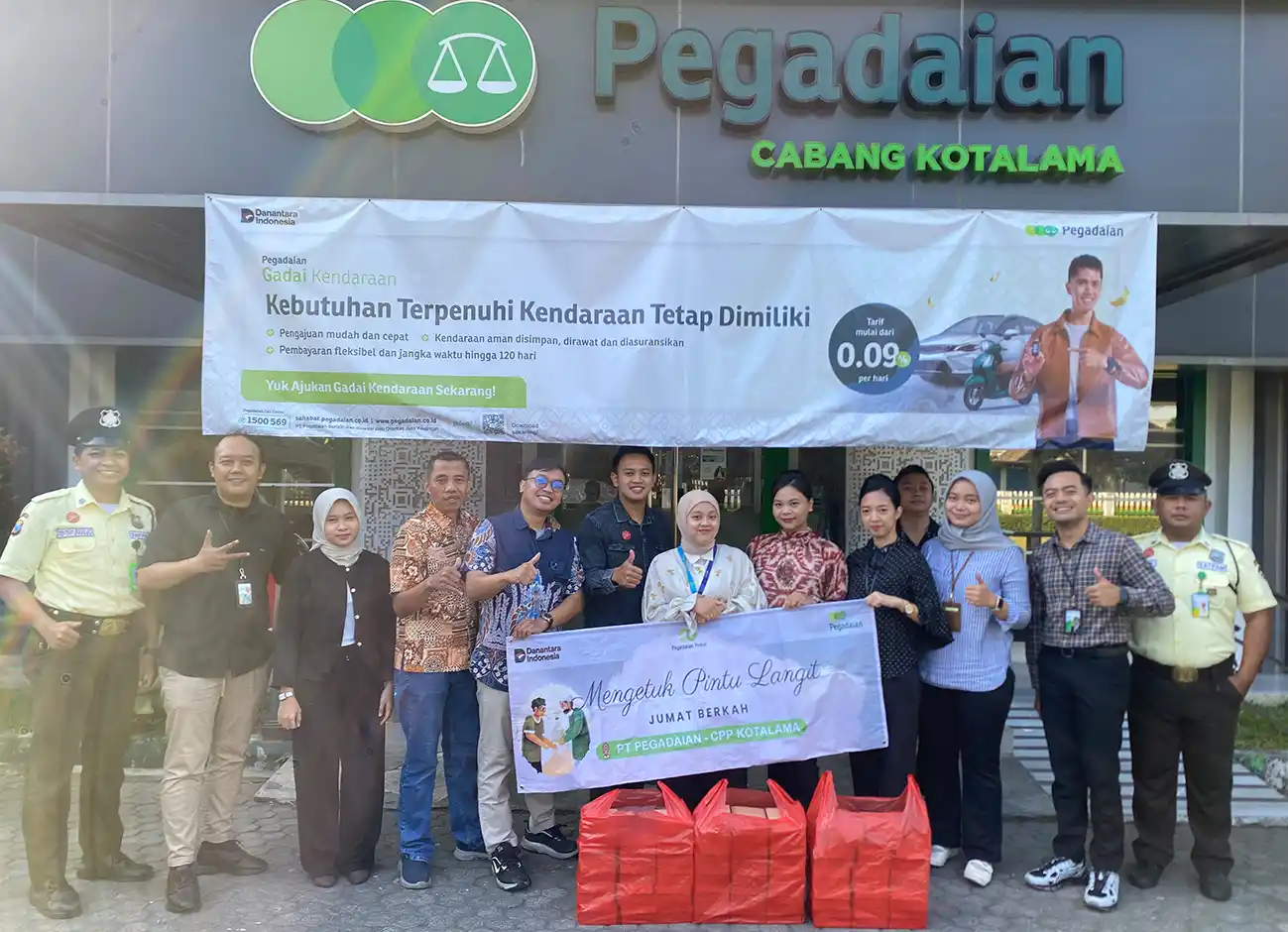 Pegadaian Kanwil XII Surabaya Bagikan 14.000 Paket Makanan Lewat Program Jumat Berkah