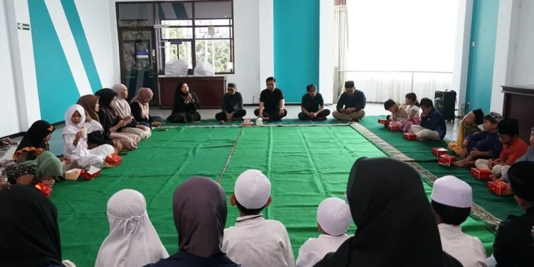PLN UP3 Malang Bersama YBM PLN Tebar Bahagia untuk Generasi Penerus Bangsa