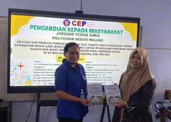 Polinema Latih Guru SD Mutiara Harapan Lawang Kembangkan Media Ajar Fun Science